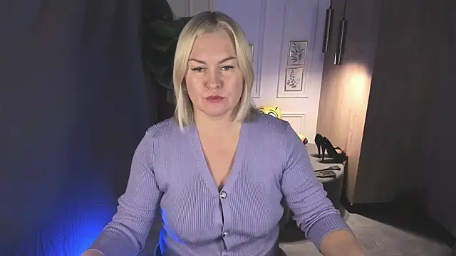 YolandaKiss online show from 11.22.25