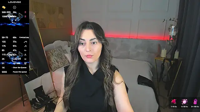 Snapshot of KylieMellow chatting on 06.15.26 KylieMellow online show from 06.15.26