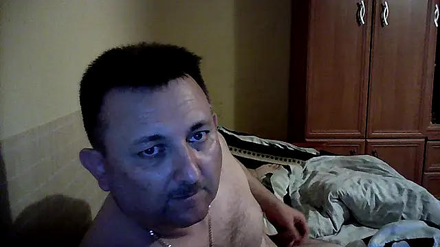Snapshot of Novy73 chatting on 11.04.25 Novy73 online show from 11.04.25