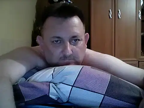 Snapshot of Novy73 chatting on 12.21.25 Novy73 online show from 12.21.25