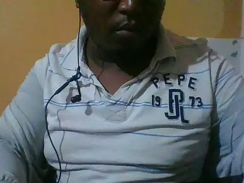 Snapshot of honeyswit chatting on 10.28.25 honeyswit online show from 10.28.25