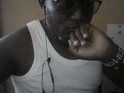 Snapshot of honeyswit chatting on 11.16.25 honeyswit online show from 11.16.25