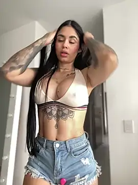 LaraHenao online show from 01.07.25