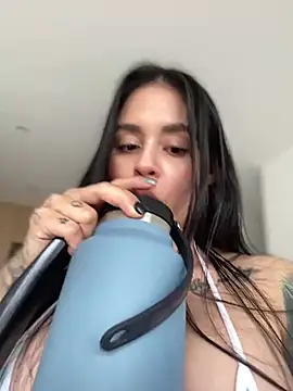 LaraHenao online show from 01.30.25