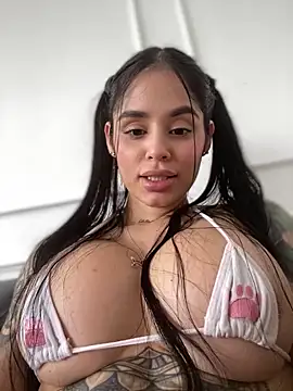 LaraHenao online show from 02.03.25