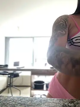 LaraHenao online show from 02.12.26