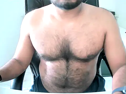 Snapshot of VINU26BLR chatting on 11.13.25 VINU26BLR online show from 11.13.25