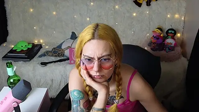 Ginger Stay online show from 12.19.25