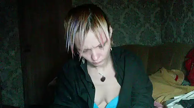 Snapshot of WildMissNiks chatting on 12.10.24 WildMissNiks online show from 12.10.24