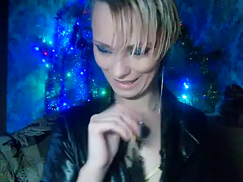 Snapshot of WildMissNiks chatting on 12.28.24 WildMissNiks online show from 12.28.24