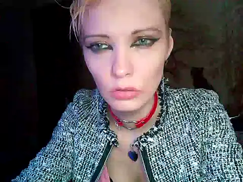 Snapshot of WildMissNiks chatting on 01.29.25 WildMissNiks online show from 01.29.25