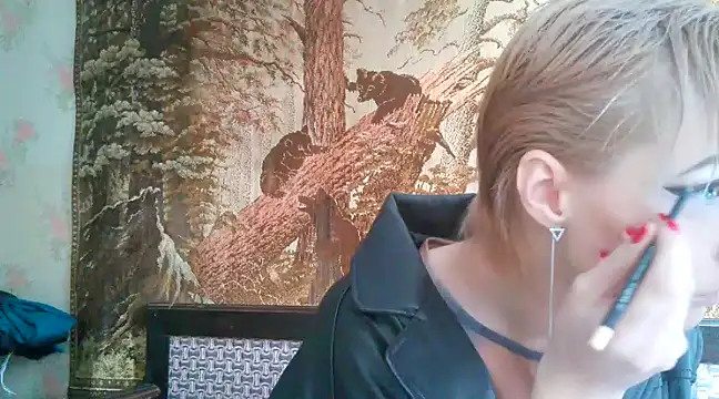 Snapshot of WildMissNiks chatting on 02.10.25 WildMissNiks online show from 02.10.25