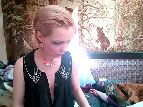 Snapshot of WildMissNiks chatting on 02.23.25 WildMissNiks online show from 02.23.25