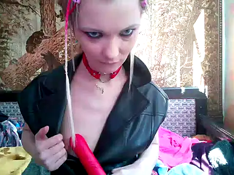 Snapshot of WildMissNiks chatting on 02.24.25 WildMissNiks online show from 02.24.25