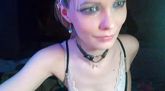 Snapshot of WildMissNiks chatting on 02.28.25 WildMissNiks online show from 02.28.25