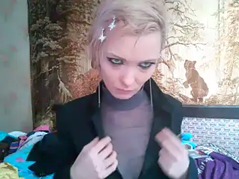 Snapshot of WildMissNiks chatting on 03.05.25 WildMissNiks online show from 03.05.25