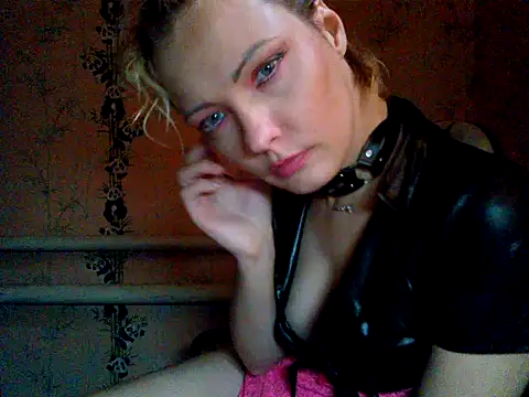 Snapshot of WildMissNiks chatting on 10.24.25 WildMissNiks online show from 10.24.25