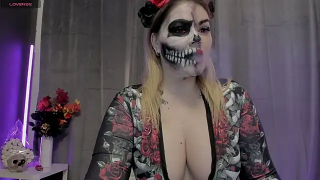 Raven Luna online show from 10.31.25