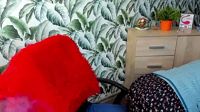 Snapshot of Ellennaughty chatting on 12.18.24 Ellennaughty online show from 12.18.24