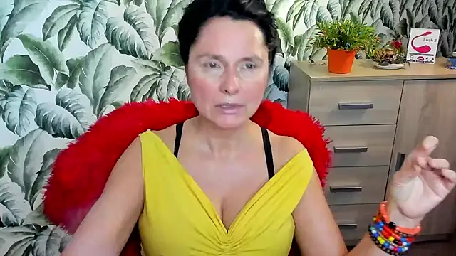 Snapshot of Ellennaughty chatting on 12.21.24 Ellennaughty online show from 12.21.24