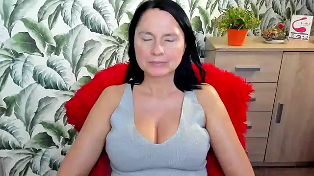 Snapshot of Ellennaughty chatting on 01.14.25 Ellennaughty online show from 01.14.25