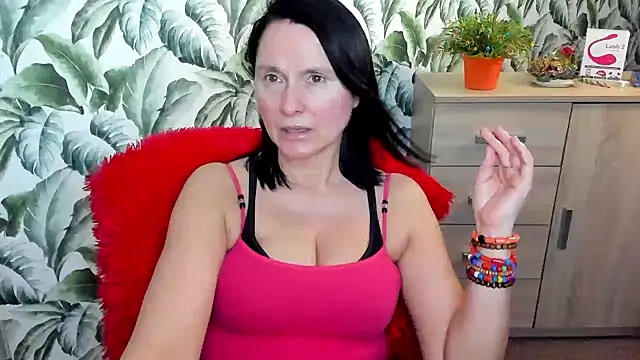 Snapshot of Ellennaughty chatting on 02.20.25 Ellennaughty online show from 02.20.25