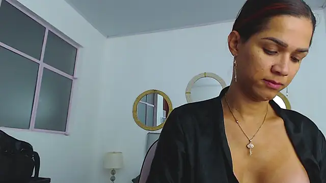 PINK  LOLA1 online show from 02.04.25