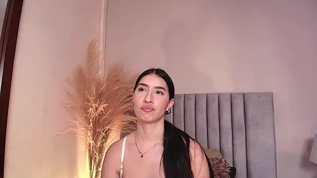 Snapshot of Christy_Sea chatting on 11.25.25 Christy Sea online show from 11.25.25