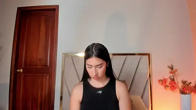 Snapshot of Christy_Sea chatting on 12.17.25 Christy Sea online show from 12.17.25