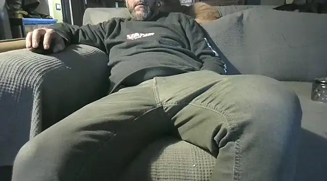 Snapshot of naked_bear chatting on 12.19.24 naked bear online show from 12.19.24