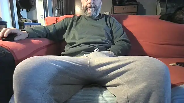 Snapshot of naked_bear chatting on 02.03.25 naked bear online show from 02.03.25