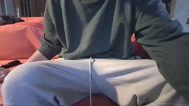 Snapshot of naked_bear chatting on 02.14.25 naked bear online show from 02.14.25