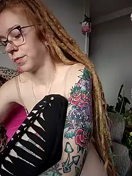 Snapshot of LucidLucy chatting on 12.31.24 LucidLucy online show from 12.31.24