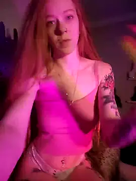 Snapshot of LucidLucy chatting on 01.08.25 LucidLucy online show from 01.08.25