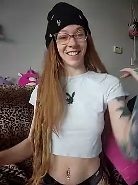 Snapshot of LucidLucy chatting on 01.31.25 LucidLucy online show from 01.31.25