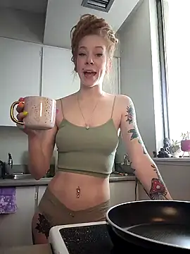 Snapshot of LucidLucy chatting on 02.04.25 LucidLucy online show from 02.04.25