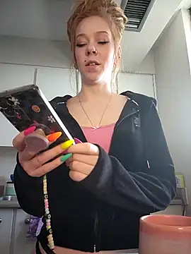 Snapshot of LucidLucy chatting on 02.14.25 LucidLucy online show from 02.14.25