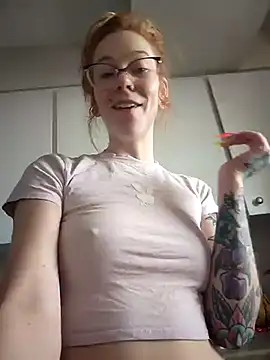 Snapshot of LucidLucy chatting on 02.23.25 LucidLucy online show from 02.23.25