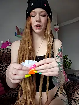 Snapshot of LucidLucy chatting on 03.02.25 LucidLucy online show from 03.02.25