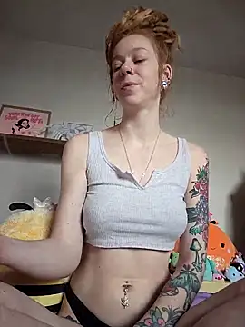 Snapshot of LucidLucy chatting on 03.16.25 LucidLucy online show from 03.16.25