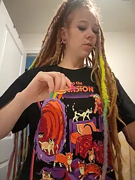 Snapshot of LucidLucy chatting on 09.24.25 LucidLucy online show from 09.24.25