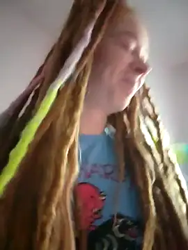 Snapshot of LucidLucy chatting on 10.04.25 LucidLucy online show from 10.04.25