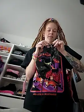 Snapshot of LucidLucy chatting on 10.07.25 LucidLucy online show from 10.07.25