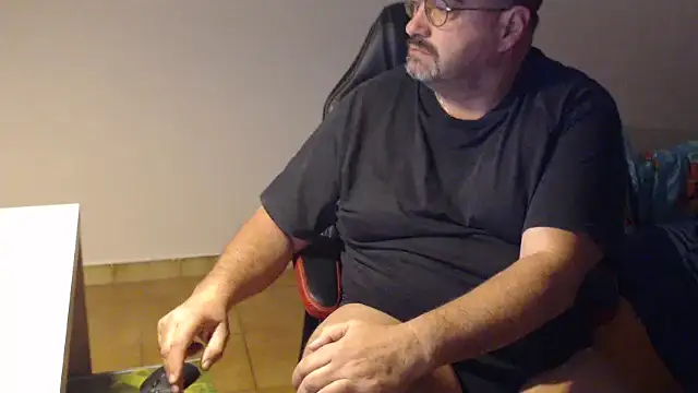 Snapshot of fraboys chatting on 01.14.26 fraboys online show from 01.14.26