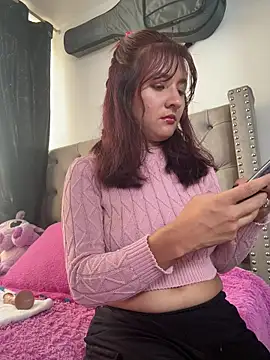 Snapshot of emily_honter chatting on 05.20.26 emily honter online show from 05.20.26
