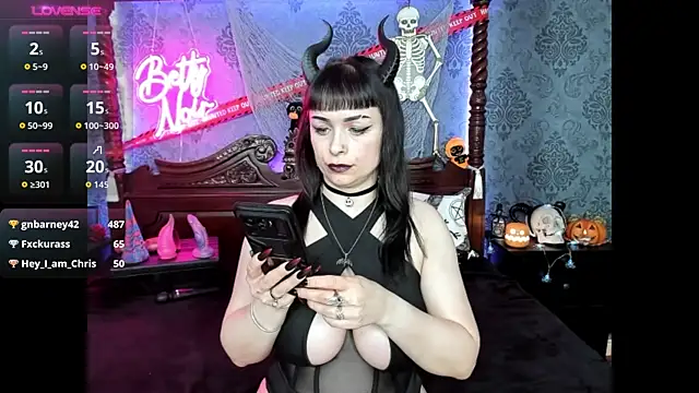 BettyNoir online show from 10.21.25