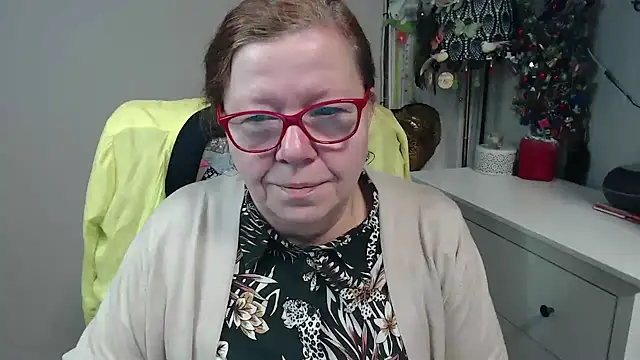 Snapshot of Adelewildx chatting on 12.19.25 Adelewildx online show from 12.19.25