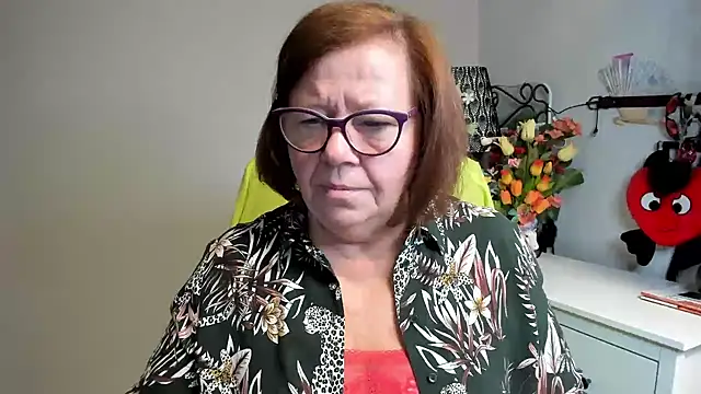 Snapshot of Adelewildx chatting on 06.17.26 Adelewildx online show from 06.17.26
