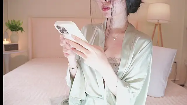 Snapshot of IsMiMi chatting on 01.11.26 IsMiMi online show from 01.11.26