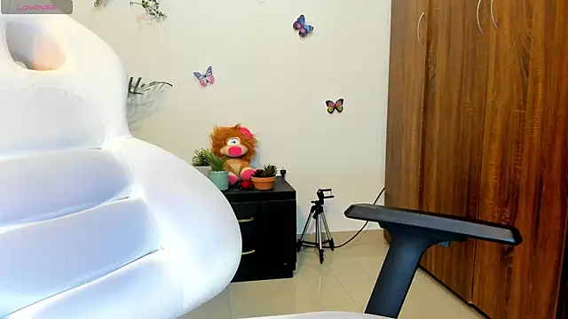 Snapshot of darsha_sahu chatting on 03.18.25 darsha sahu online show from 03.18.25